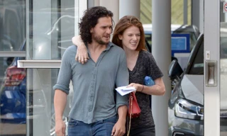 Khoảnh khắc đời thường hạnh phúc của cặp đôi phim 18+ Game of Thrones