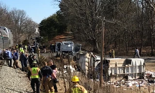 Hiện trường vụ tai nạn tàu hoả. Ảnh: AP