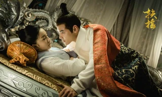 Lộ ảnh hậu trường ‘cảnh nóng’ giữa Dương Mịch và tài tử gốc Việt