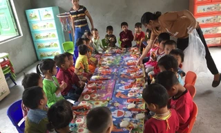 Ấm lòng lễ khai giảng của em nhỏ Xà Phìn 