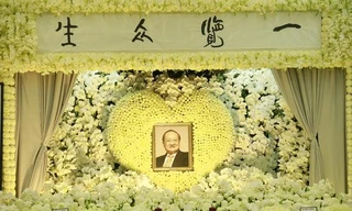 Lễ viếng nhà văn Kim Dung diễn ra vào tối ngày 12/11.