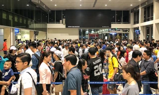 Biển người chờ check-in ở sân bay Tân Sơn Nhất 