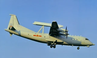 Máy bay Y-8 của không quân Trung Quốc còn nhiều vấn đề về động cơ và thiết kế. Ảnh: China Defense.