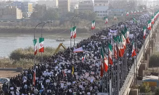 Người Iran ra đường ủng hộ chính phủ, lên án các thế lực bên ngoài can thiệp vào nội bộ đất nước. Ảnh: Reuters