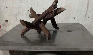 Chông sắt trên Quốc lộ 18.