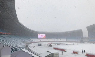 Tuyết phủ trắng xóa sân vận động trước chung kết U23 châu Á