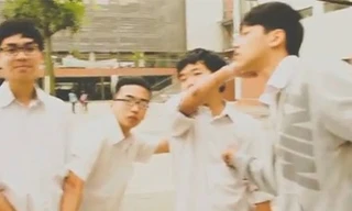 Clip 500 học sinh trường Ams 'đóng băng' 2 phút