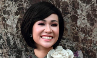 Đụng vào 'thần tượng', NSND 'lãnh đủ'