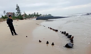 Xác minh tàu cổ trồi lên bờ biển Hội An
