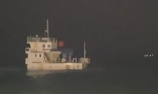 Cứu 11 thuyền viên trên tàu chở hàng gặp nạn trên biển