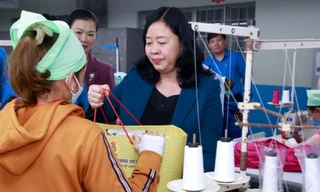 Tặng quà Tết cho công nhân, người nghèo Quảng Nam