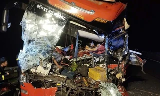 Tai nạn nghiêm trọng trên cao tốc Đà Nẵng - Quảng Ngãi, 2 người chết, nhiều người bị thương