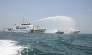 Tàu tuần tra Lực lượng Bảo vệ Bờ biển Philippines luyện tập chung với tàu Bộ Tư lệnh Vùng Cảnh sát biển Vùng 2