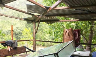 Xuất hiện mưa đá làm hư hỏng nhiều nhà dân ở miền núi Quảng Nam