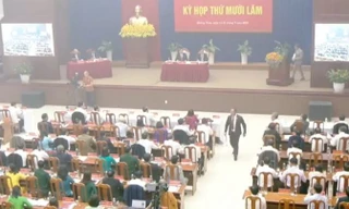 HĐND Quảng Nam phải tạm nghỉ họp vì khói bao trùm hội trường