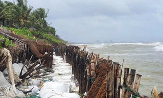 Công bố tình huống khẩn cấp về sạt lở bờ biển Hội An 