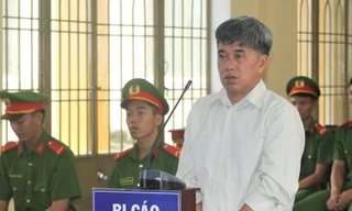 Xét xử thuyền trưởng vụ lật tàu du lịch 17 người chết ở biển Cửa Đại