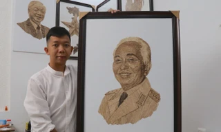 Độc đáo tranh bằng trầm hương