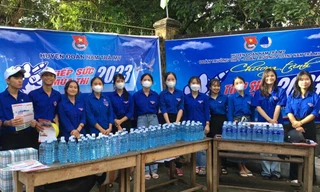 'Áo xanh' tiếp sức thí sinh vùng cao xứ Quảng, sát cánh cùng sĩ tử Cơ Tu vượt vũ môn