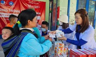 Phát thuốc miễn phí, trao sinh kế, phiên chợ 0 đồng ở xứ Quảng