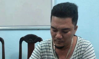 Uống say nhớ 'chuyện cũ', người đàn ông vác rựa chém hàng xóm