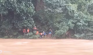 Đội mưa tìm kiếm cháu bé 2 tuổi ở Quảng Nam mất tích