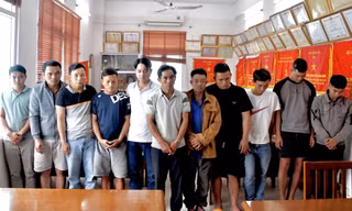 Bắt cóc nhóm cờ bạc bịp để đòi tiền chuộc