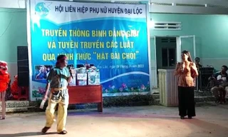 Hát bài chòi tuyên truyền bình đẳng giới ở làng Yều 