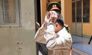 Giả chữ ký lãnh đạo chiếm đoạt tiền của dân, hai cán bộ lãnh án tù