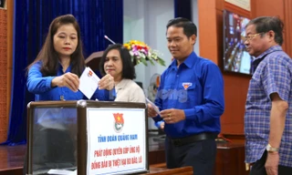 Tuổi trẻ Quảng Nam quyên góp ủng hộ đồng bào bị thiệt hại do bão, lũ