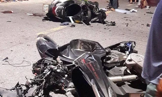 Hai xe máy đối đầu trong đêm, 4 người thương vong