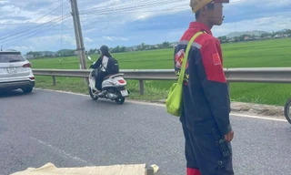 Nghi án đâm bạn gái trọng thương rồi lao vào xe tải tự vẫn