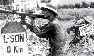 [Mega Story] Tiếng súng đã vang trên bầu trời biên giới