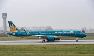 Hai hãng hàng không Việt Nam khuyến cáo hành khách khởi hành từ sân bay Hồng Kông nên tới sân bay trước 3 tiếng so với giờ khởi hành.