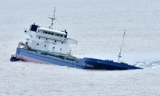 Áp thấp nhiệt đới khả năng mạnh thành bão vào chiều tối nay trên biển Đông