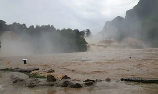 Do mưa lớn, khiến thác Bản Dốc ở Cao Bằng lũ về dồn dập