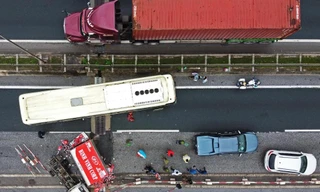 4 ôtô tông liên hoàn, đường Vành đai 3 trên cao tê liệt gần 15 km