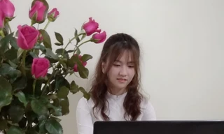 Nữ sinh 17 tuổi sắp tốt nghiệp đại học nhờ tăng cường học online