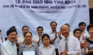 Khánh thành nhà mới cho hai hộ nghèo