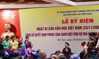 Những di sản văn hoá phi vật thể (Hát trống quân, Chèo, Hát văn) được các nghệ nhân biểu diễn.