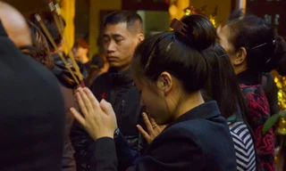 Người dân Hà thành nô nức đi lễ chùa ngày đầu năm