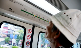 Hàng trăm người trải nghiệm tàu đường sắt trên cao