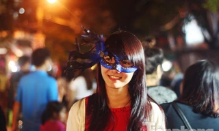 Ngàn ‘Ác quỷ’, ‘tiên nữ’ đổ bộ Hàng Mã đêm Halloween