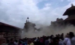 Khoảnh khắc 'viên ngọc văn hoá' của Nepal bị động đất tàn phá