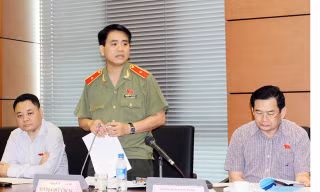 Giám đốc Công an Hà Nội Nguyễn Đức Chung cũng đề nghị giữ nguyên án tử hình tội tham ô tại phiên họp Quốc hội thứ 9 vừa qua.