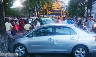 Hiện trường vụ tai nạn liên hoàn 5 ô tô, nhiều xe máy