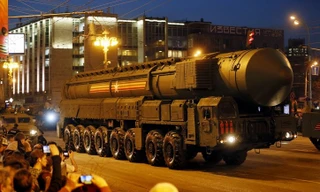 Tận thấy vũ khí hạng nặng tiến vào Moscow sẵn sàng duyệt binh