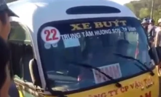 Clip cướp xe buýt chạy loạn xạ trên đường ở Hà Tĩnh