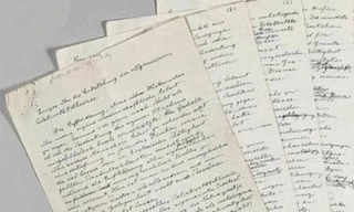 Thư của nhà bác học Einstein trị giá gần nửa triệu USD