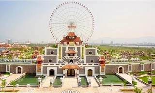 Thưởng thức xe điện một ray trên cao ở Asia Park Đà Nẵng